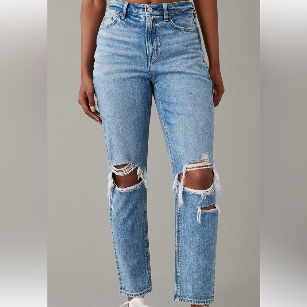 American Eagle Strigid Ripped Mom Jean